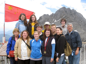Hendrix group atop Jade Dragon Snow Mountain. (Photo by Katy Brantley)